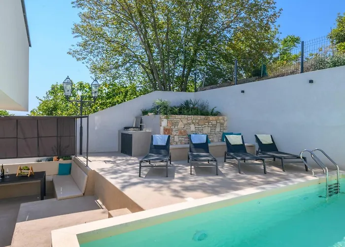 Holiday home In Mit Privatem Pool By Interhome Vintijan