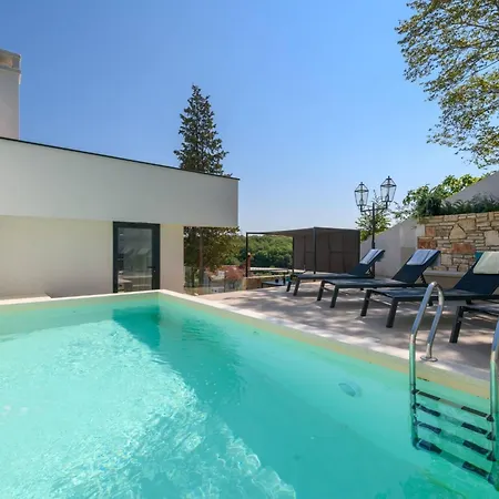 In Mit Privatem Pool By Interhome Vikendica Vintijan