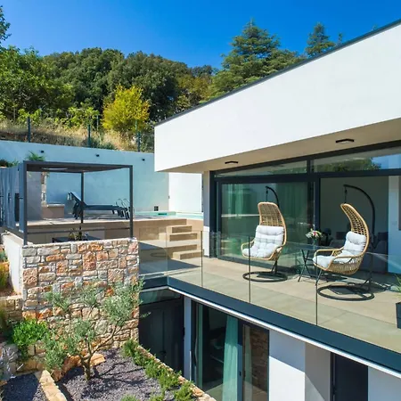 In Mit Privatem Pool By Interhome *