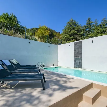 In Mit Privatem Pool By Interhome