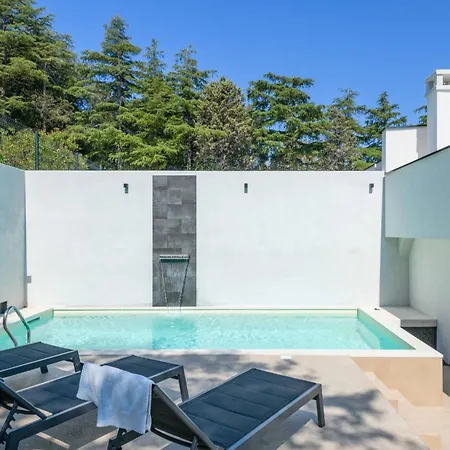 In Mit Privatem Pool By Interhome בית נופש