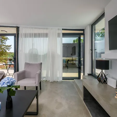 בית נופש In Mit Privatem Pool By Interhome *