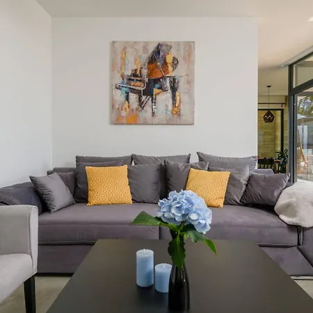 In Mit Privatem Pool By Interhome בית נופש Vintijan