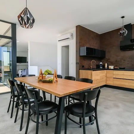 בית נופש In Mit Privatem Pool By Interhome