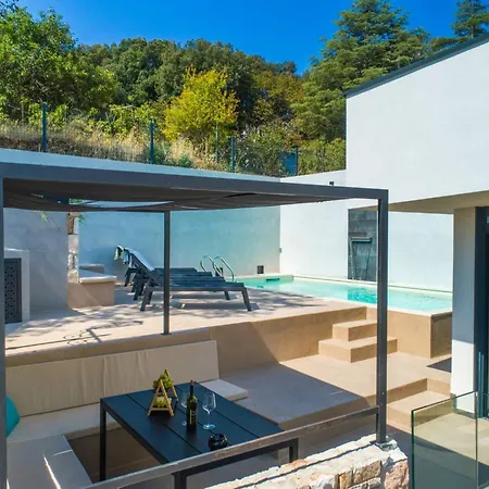 בית נופש In Mit Privatem Pool By Interhome *