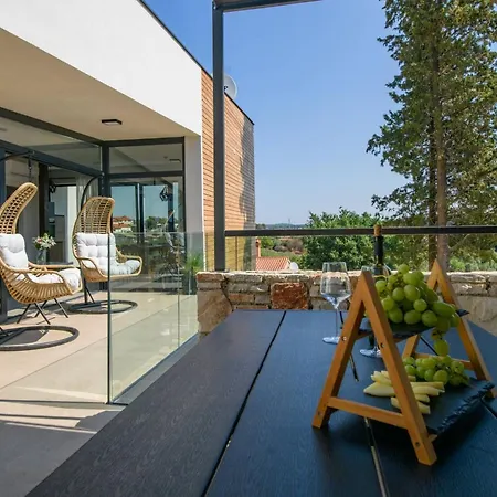 In Mit Privatem Pool By Interhome בית נופש *