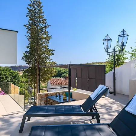 בית נופש In Mit Privatem Pool By Interhome Vintijan