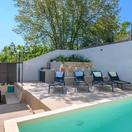 בית נופש In Mit Privatem Pool By Interhome Vintijan