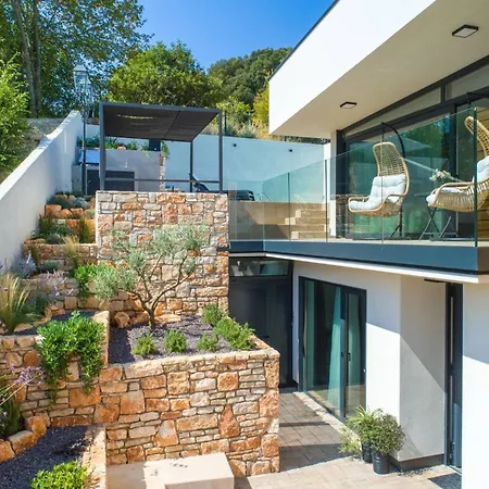 בית נופש In Mit Privatem Pool By Interhome *