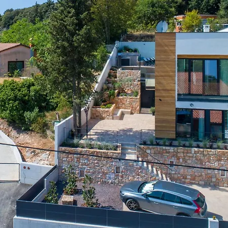 In Mit Privatem Pool By Interhome Vintijan