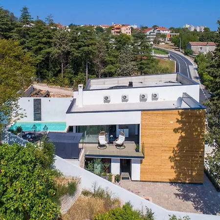 In Mit Privatem Pool By Interhome